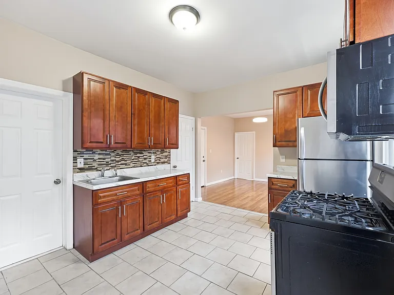 78 Willoughby St #2 — Photo 7