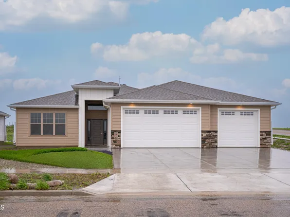 5918 Theodore Ln, Bismarck, ND 58503