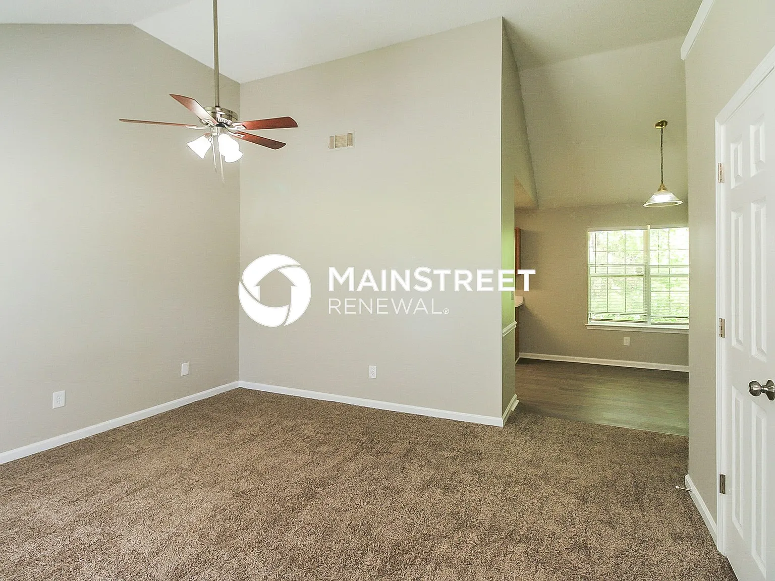1023 Field View Dr — Photo 2