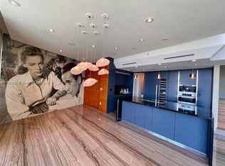 92 SW 3rd St #PENTHOUSE 5213, Miami, FL 33130