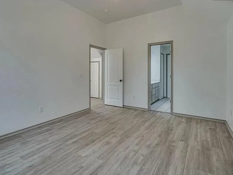 3829 Ives Way — Photo 13