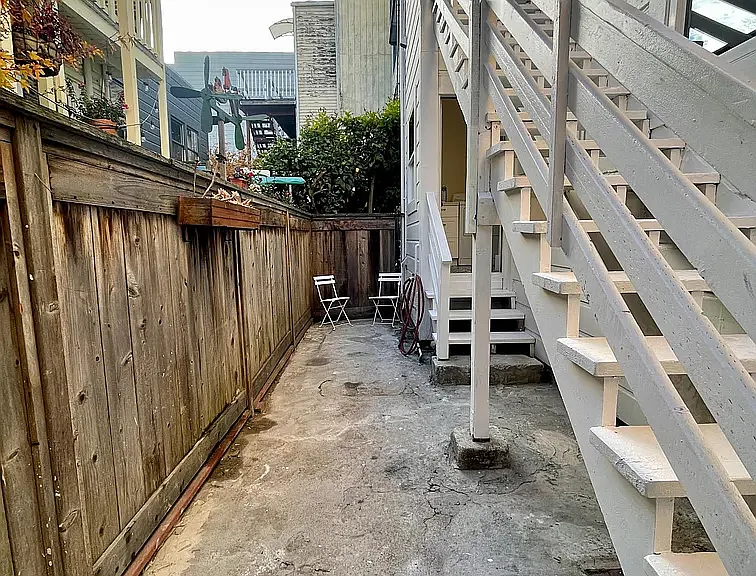 547-549 Birch St — Photo 8