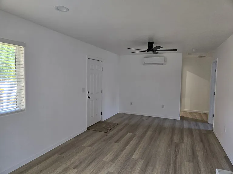 917 E Tulare Ave — Photo 4
