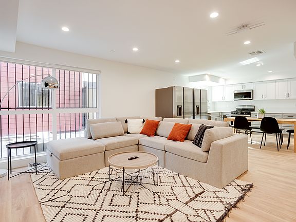 2nd image of 1224 W 37th Pl #1226