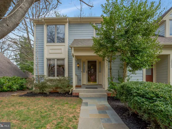 12521 N Lake Ct, Fairfax, VA 22033