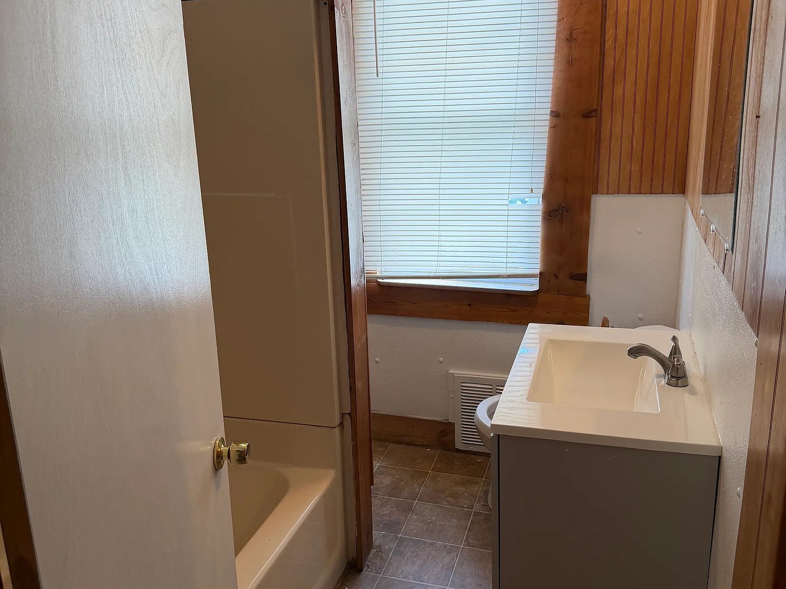 2 bed, 925 sqft, $1,600 — Photo 4