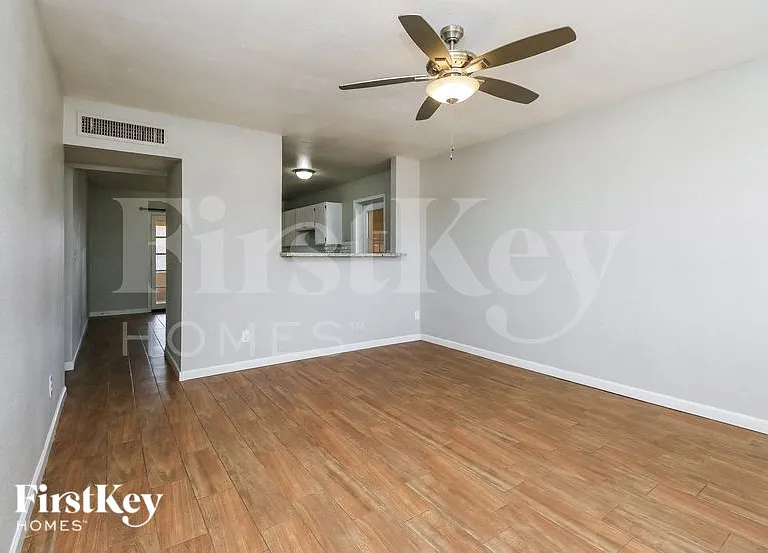 15035 N 28th Ave — Photo 5