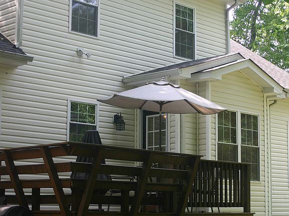 13'x10' deck with seating