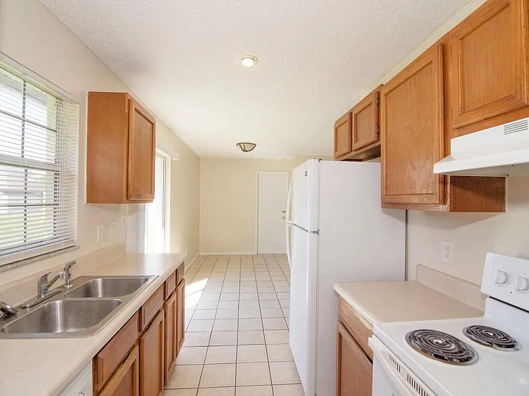 1190 SE Puritan Ln — Photo 6