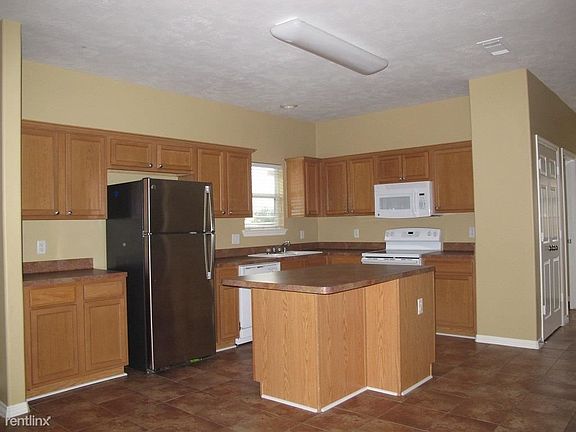 5th image of 10239 Berry Hill Ln