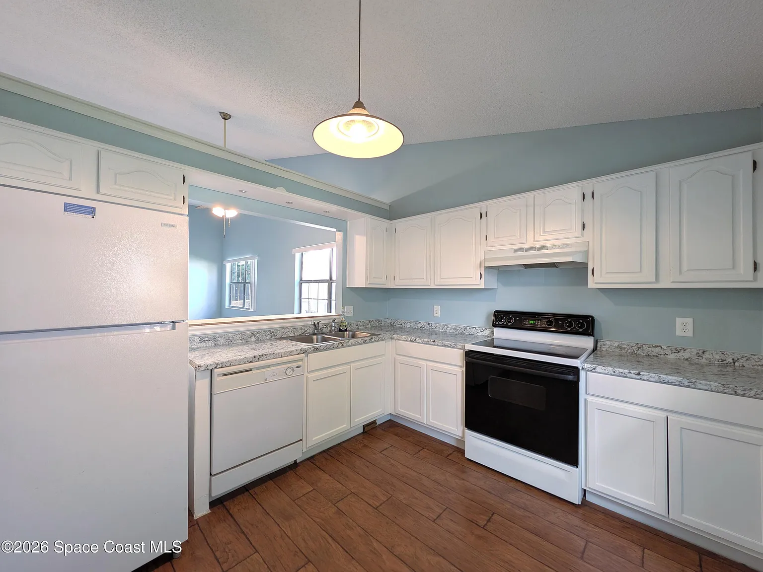 2 bed, 2.0 bath, 1108 sqft, $1,700 — Photo 2