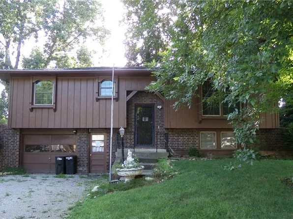 1403 Ridgeway Dr, Richmond, MO 64085