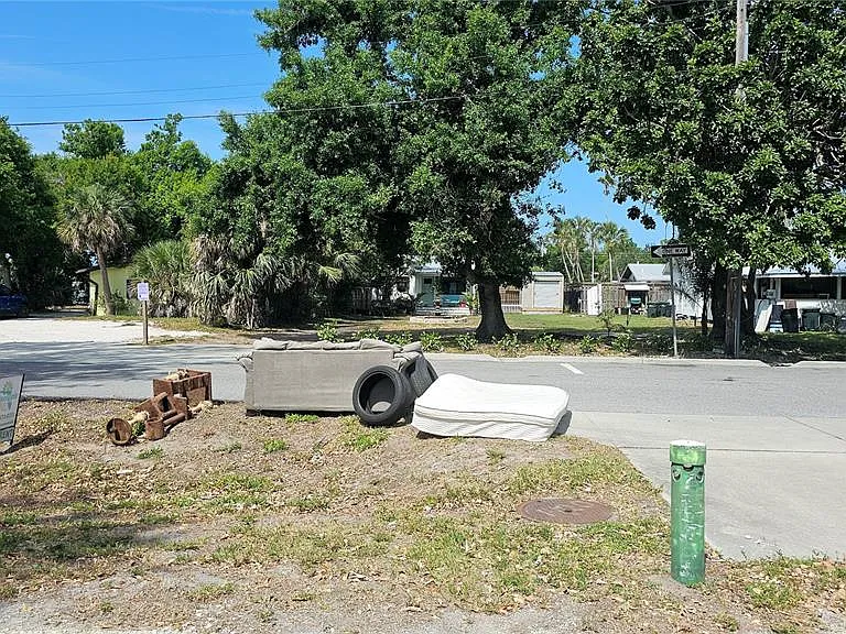 15 Mango St — Photo 6