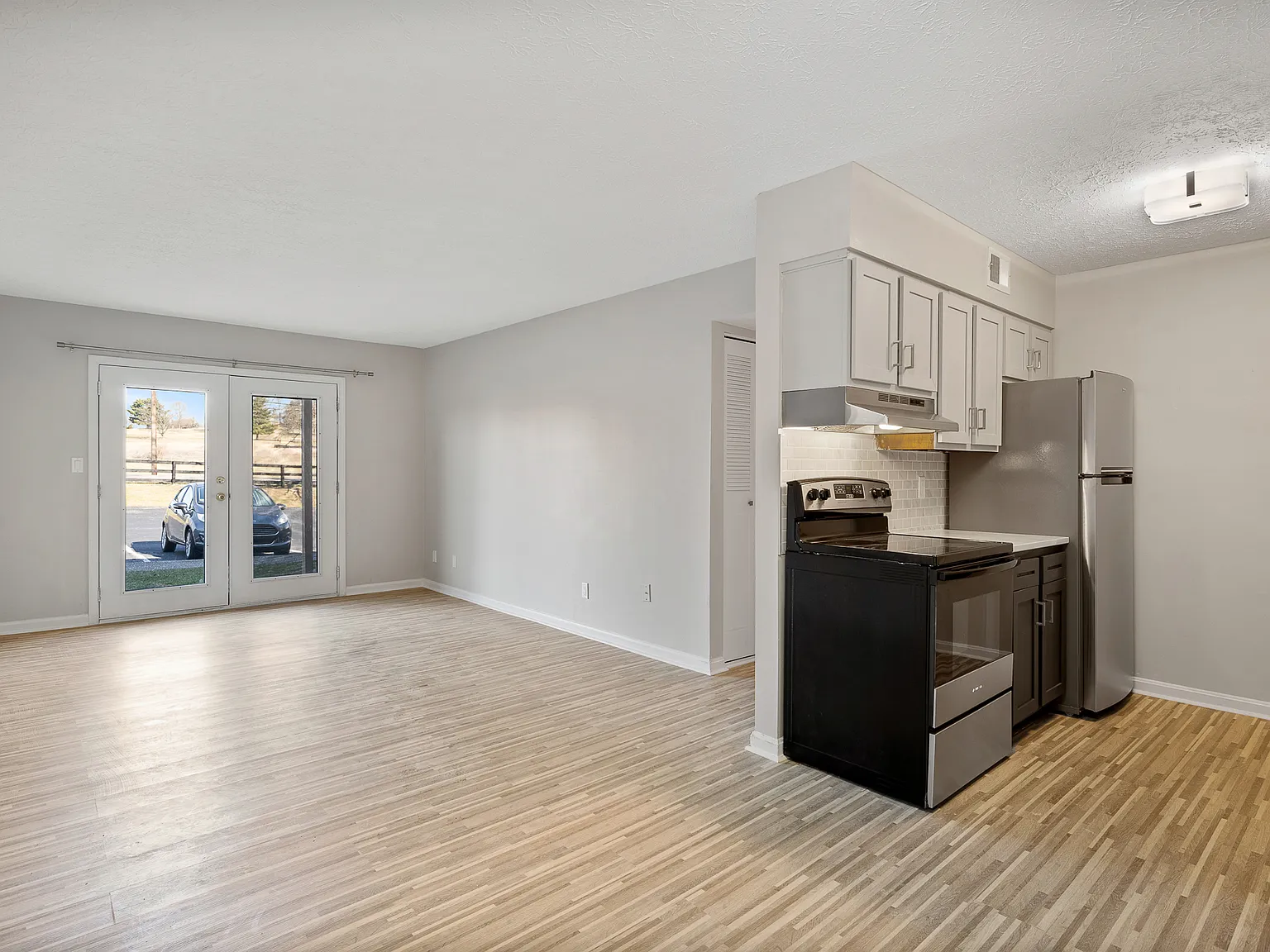 Green Valley Apartments — Photo 3