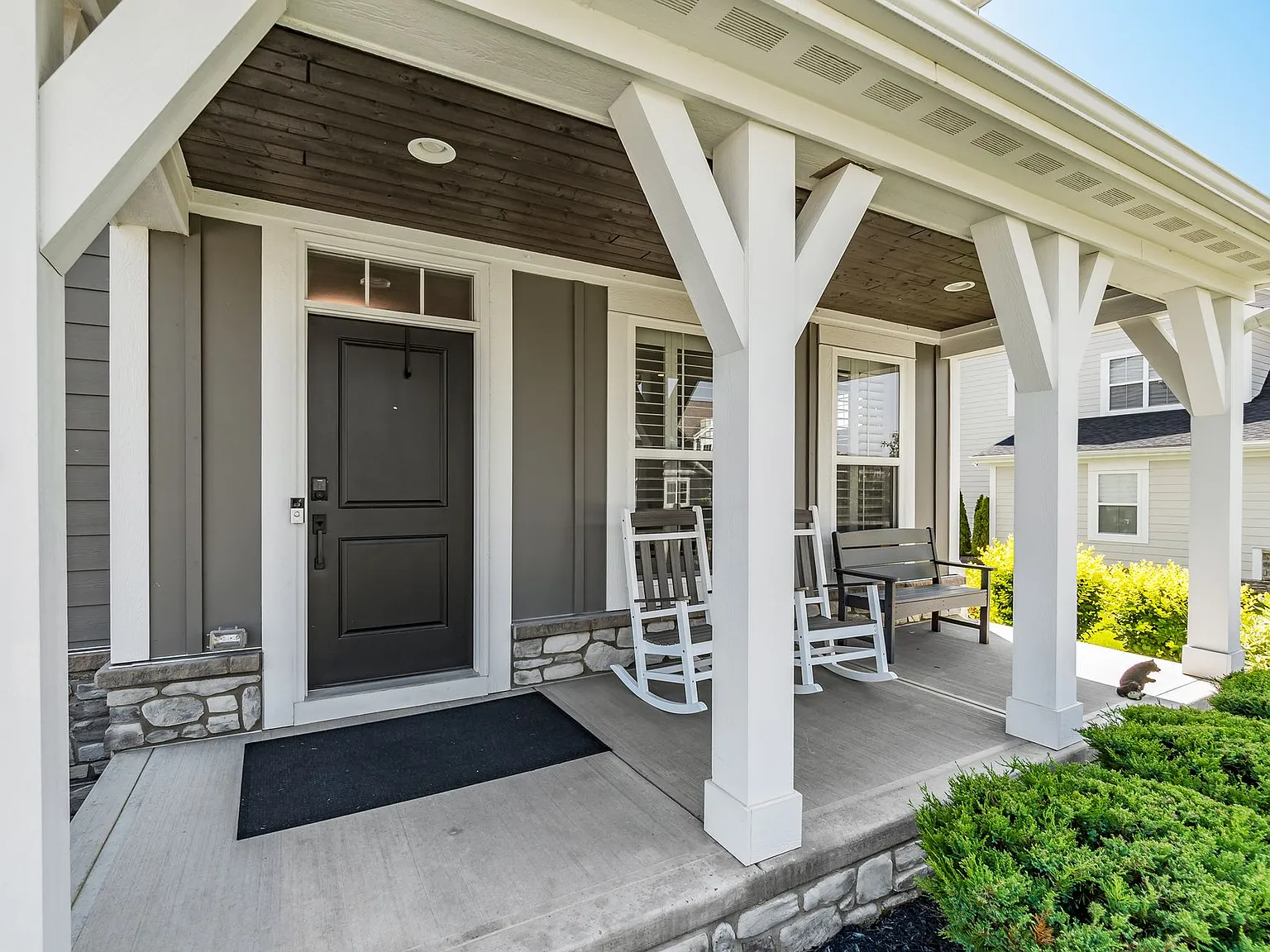 4 bed, 4067 sqft, $6,499 — Photo 4