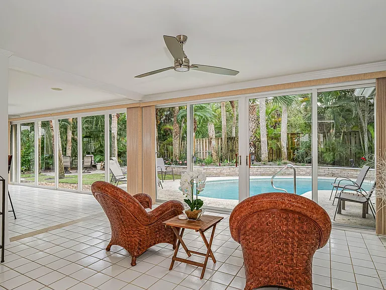 1425 Treasure Cove Ln — Photo 40