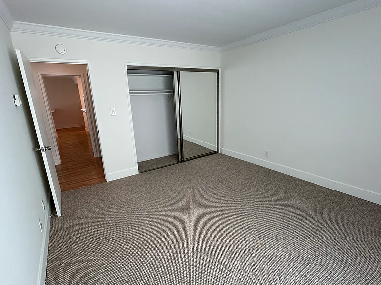 616 N Flores — Photo 21
