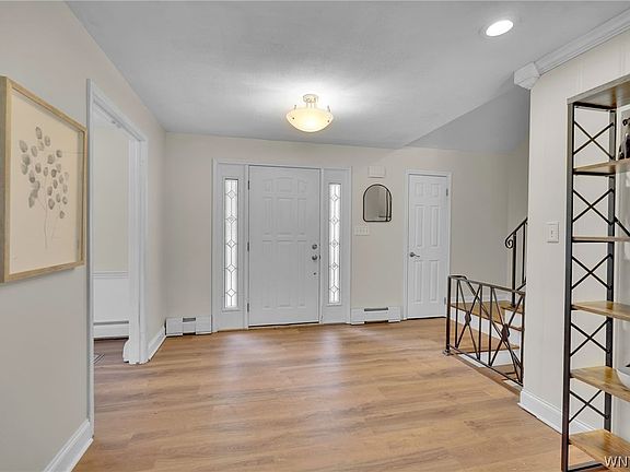4th image of 38 Sandhurst Ln