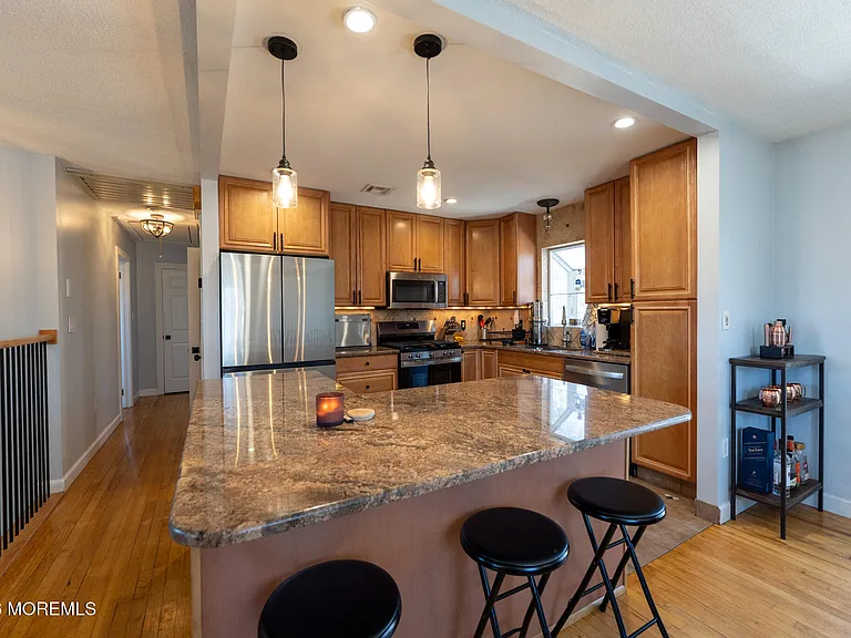 406 Lawrence Dr — Photo 22