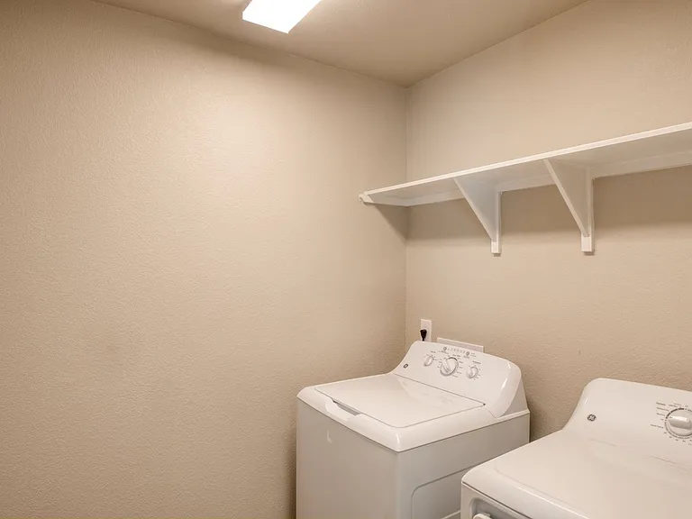 610 Hollyhock Dr — Photo 11