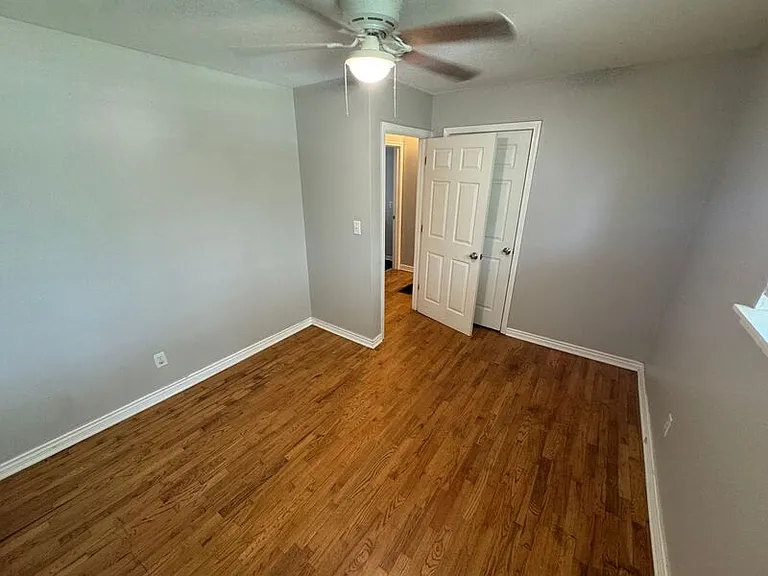2929 E University St #9 — Photo 7