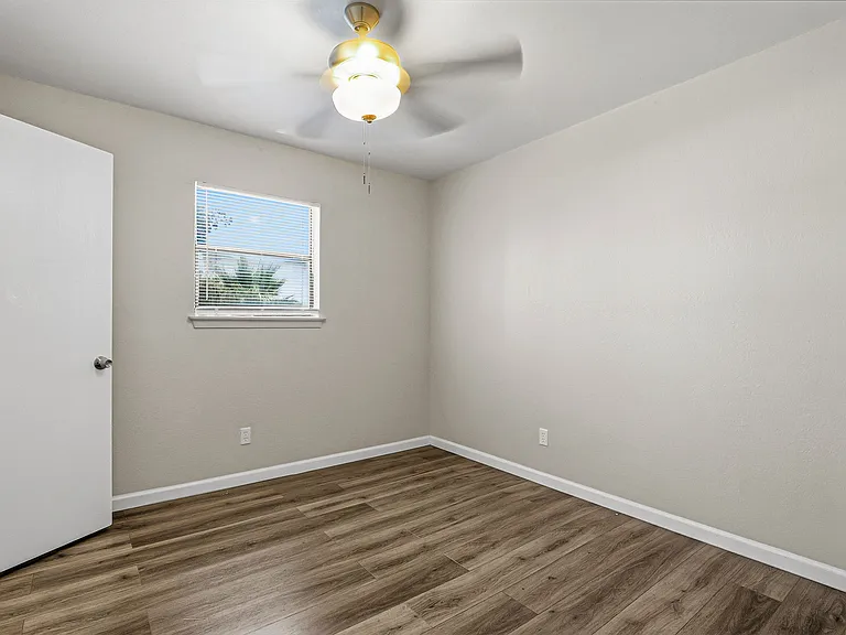 10604 Springwood Dr #D — Photo 10