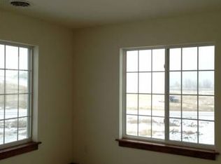 601 Hilltop St NW, Minot, ND 58703