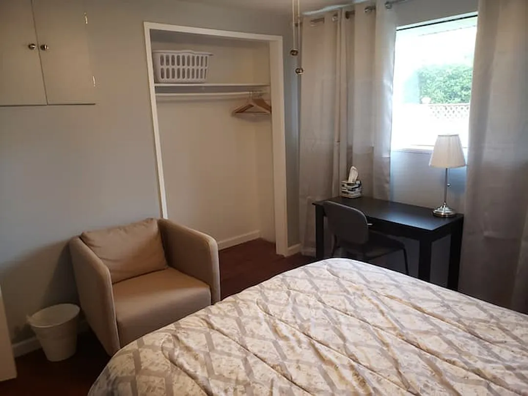 8 bed, 1760 sqft, $1,100 — Photo 4