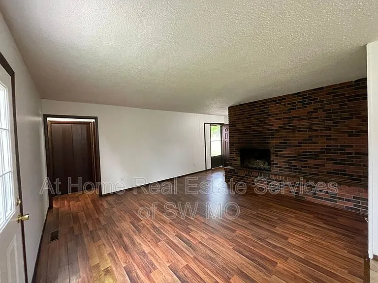 3356 E Whiteside St — Photo 4