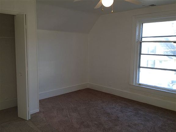 4th image of 847 Lafayette Ave NE