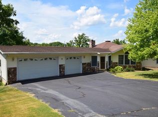 8 Barbados Ct N, Putnam, IL 61560