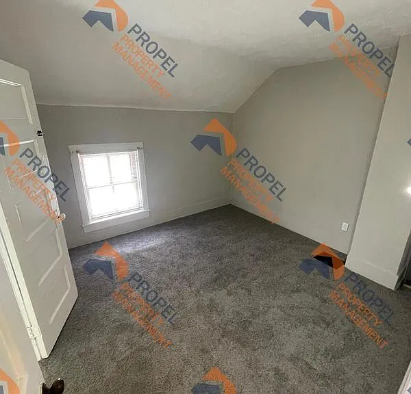411 W 3rd St #2 — Photo 6