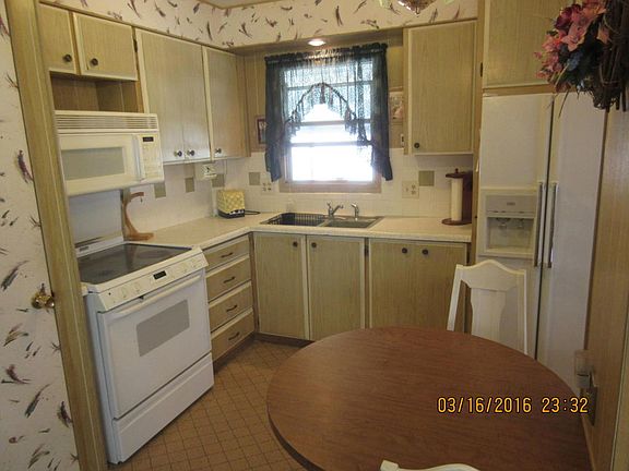 3rd image of 8158 SE Swan Ave