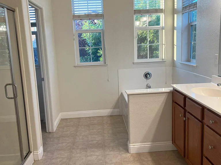 906 Bullion Ln — Photo 9