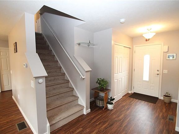 2nd image of 77 Lianne Dr