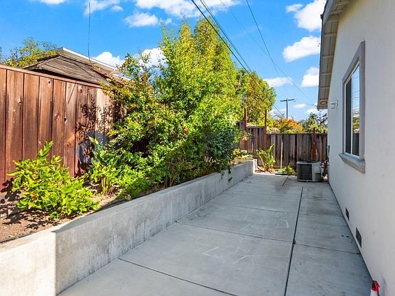 5th image of 42386 Barbary St