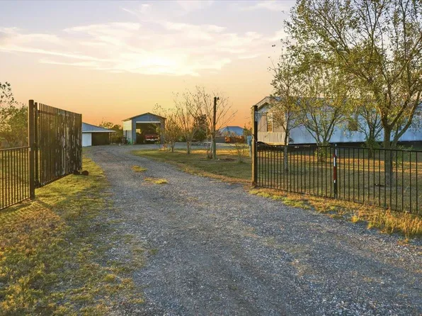 675 Highland Ranch Way, Dale, TX 78616