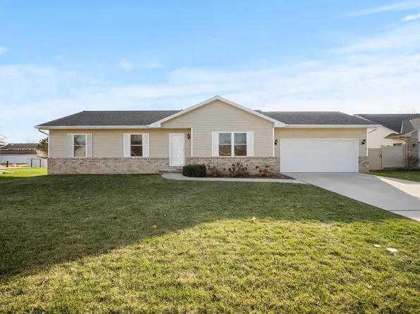 349 Woodridge PLACE, Manitowoc, WI 54220
