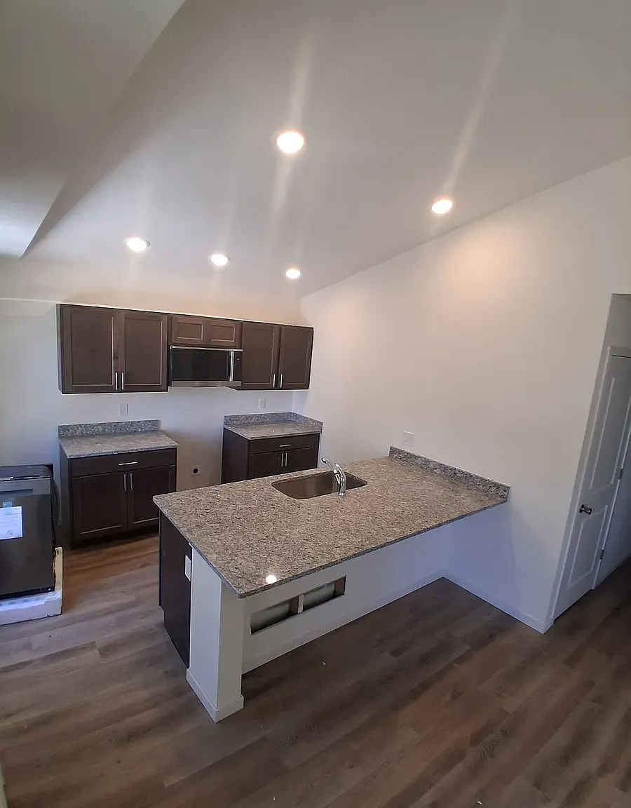 3 bed, 936 sqft, $2,350 — Photo 2