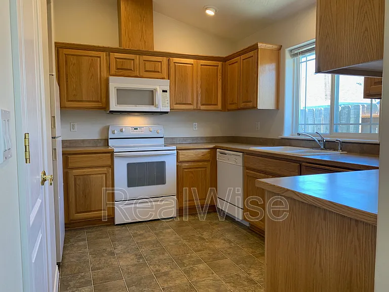 1675 George Tweed Blvd — Photo 5