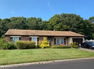 40 San Rafael Ave, Holbrook, NY 11741