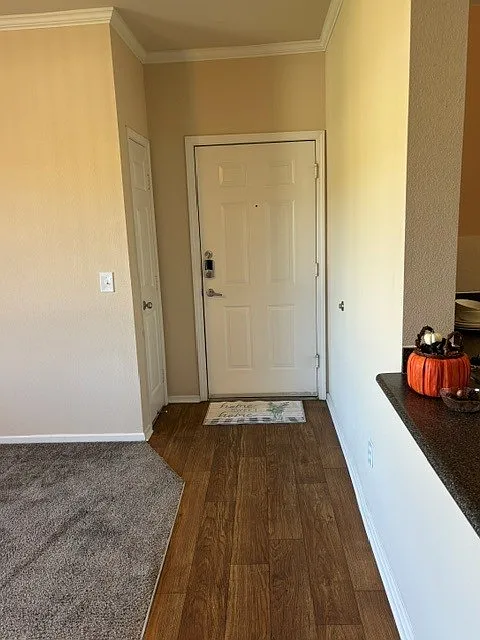1 bed, 820 sqft, $1,557 — Photo 3