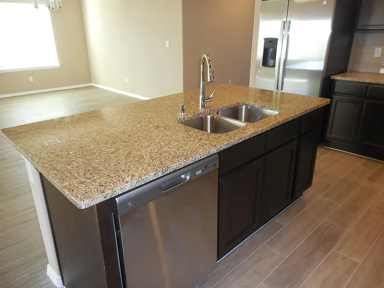 7312 Glacier Dr — Photo 4