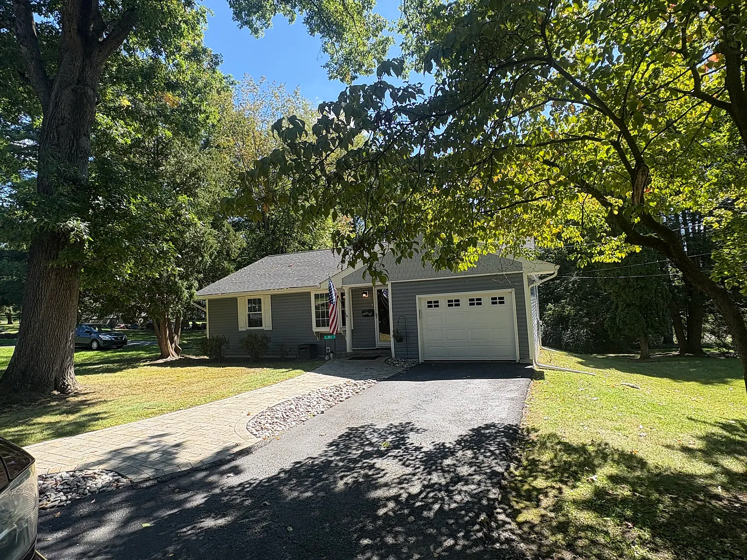 3 bed, 1100 sqft, $2,200 — Photo 1