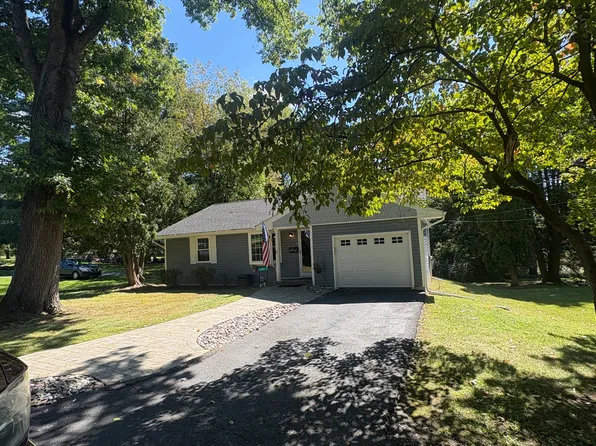 827 Somers Ln, Stroudsburg, PA 18360