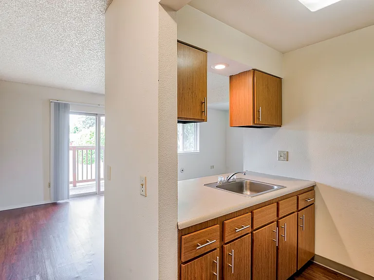 Parklane Apartments — Photo 32