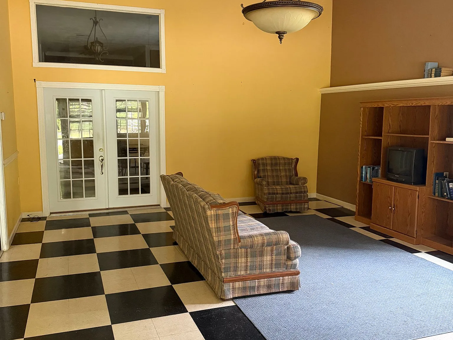 Private Living / Spacious — Photo 2