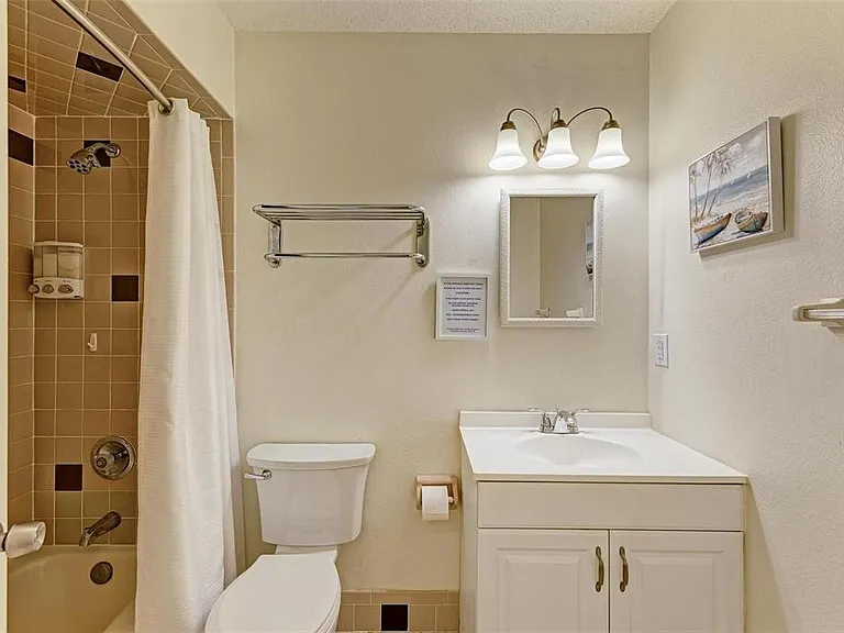 401 Shore Rd — Photo 12
