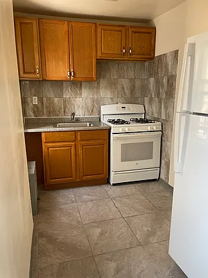 Rented by Bond New York | media 8