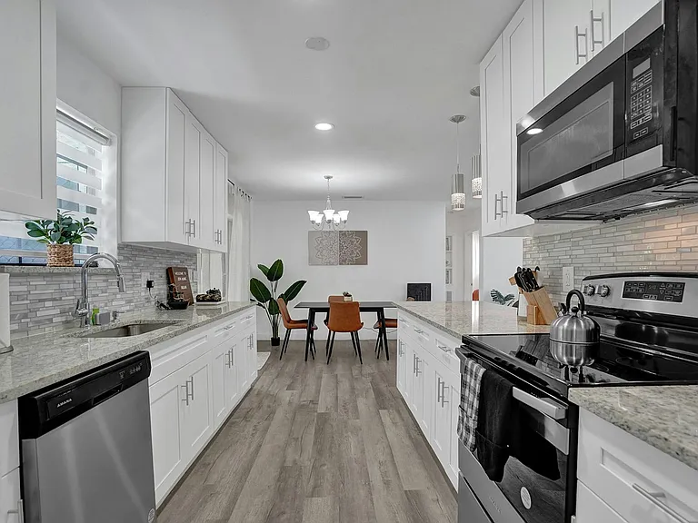 4111 SW 18th Ct #3/2 — Photo 5